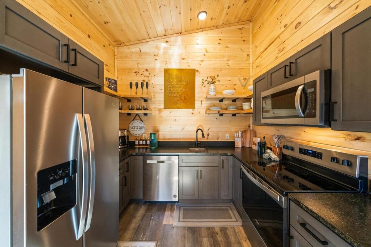 Treehouse With Xlarge Outside Living Space! Gatlinburg