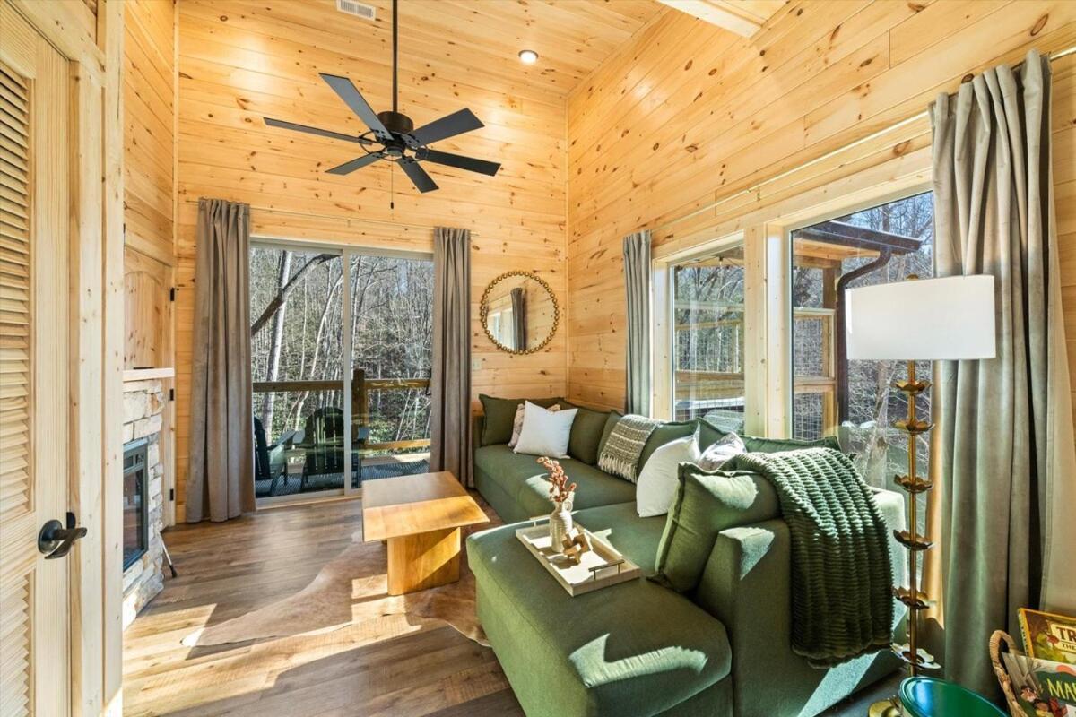 Treehouse With Xlarge Outside Living Space! Holiday home *