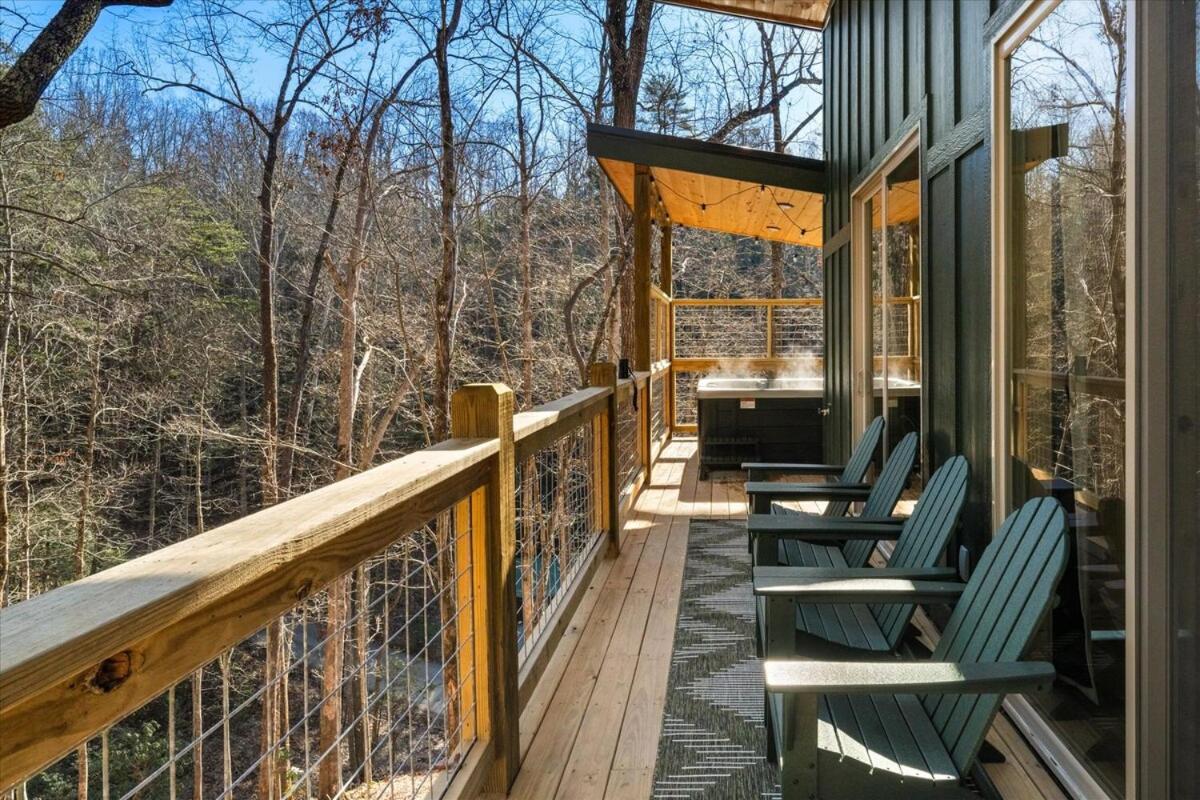 Treehouse With Xlarge Outside Living Space! Gatlinburg