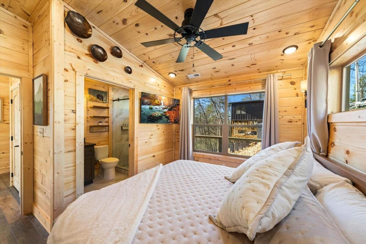 Treehouse With Xlarge Outside Living Space! * Gatlinburg