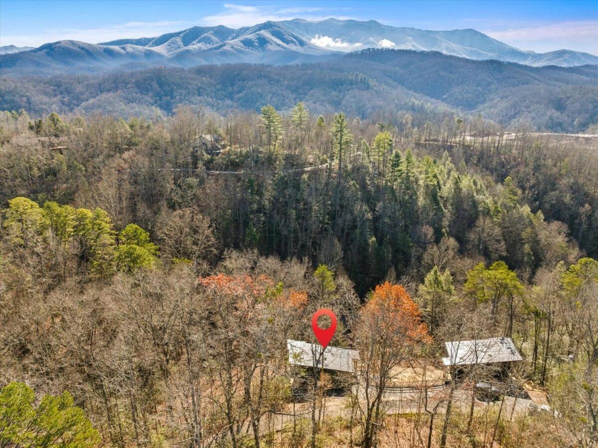 Treehouse With Xlarge Outside Living Space! Gatlinburg