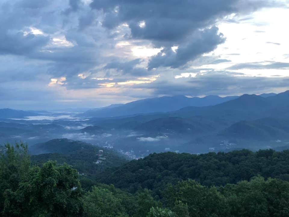Spacious Gatlinburg Condo With Million Dollar Mountain Views Apartment Gatlinburg