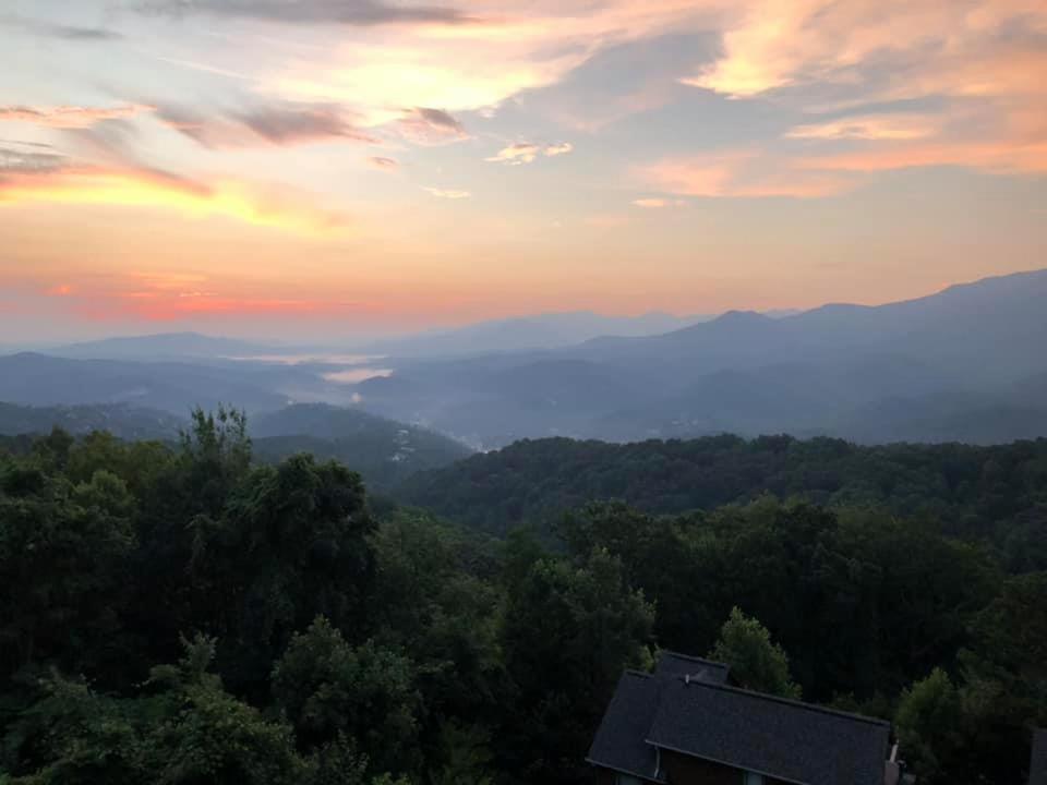 Spacious Gatlinburg Condo With Million Dollar Mountain Views * Gatlinburg