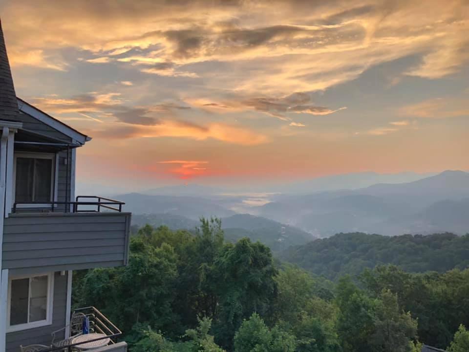 Spacious Gatlinburg Condo With Million Dollar Mountain Views