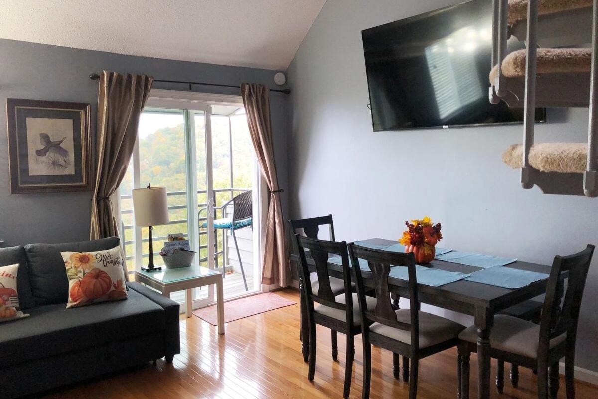Spacious Gatlinburg Condo With Million Dollar Mountain Views *