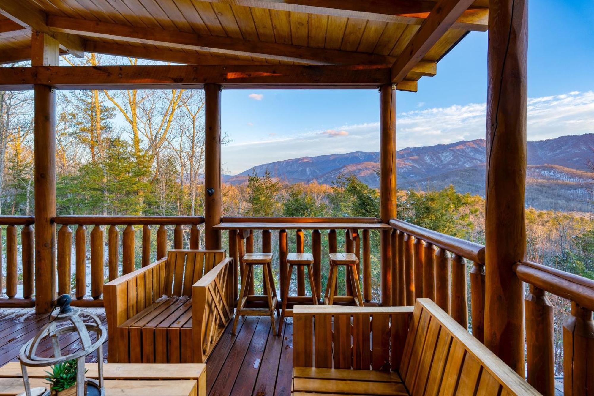 American Dream By Avantstay Deck W Views Theater Game Community Pool Holiday home Gatlinburg