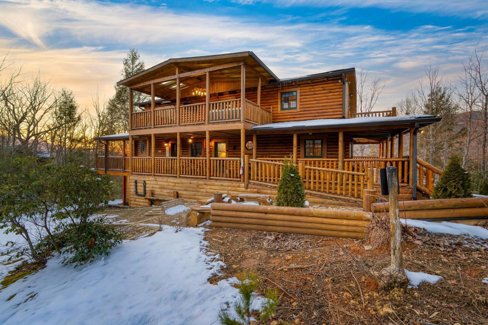 Holiday home American Dream By Avantstay Deck W Views Theater Game Community Pool Gatlinburg