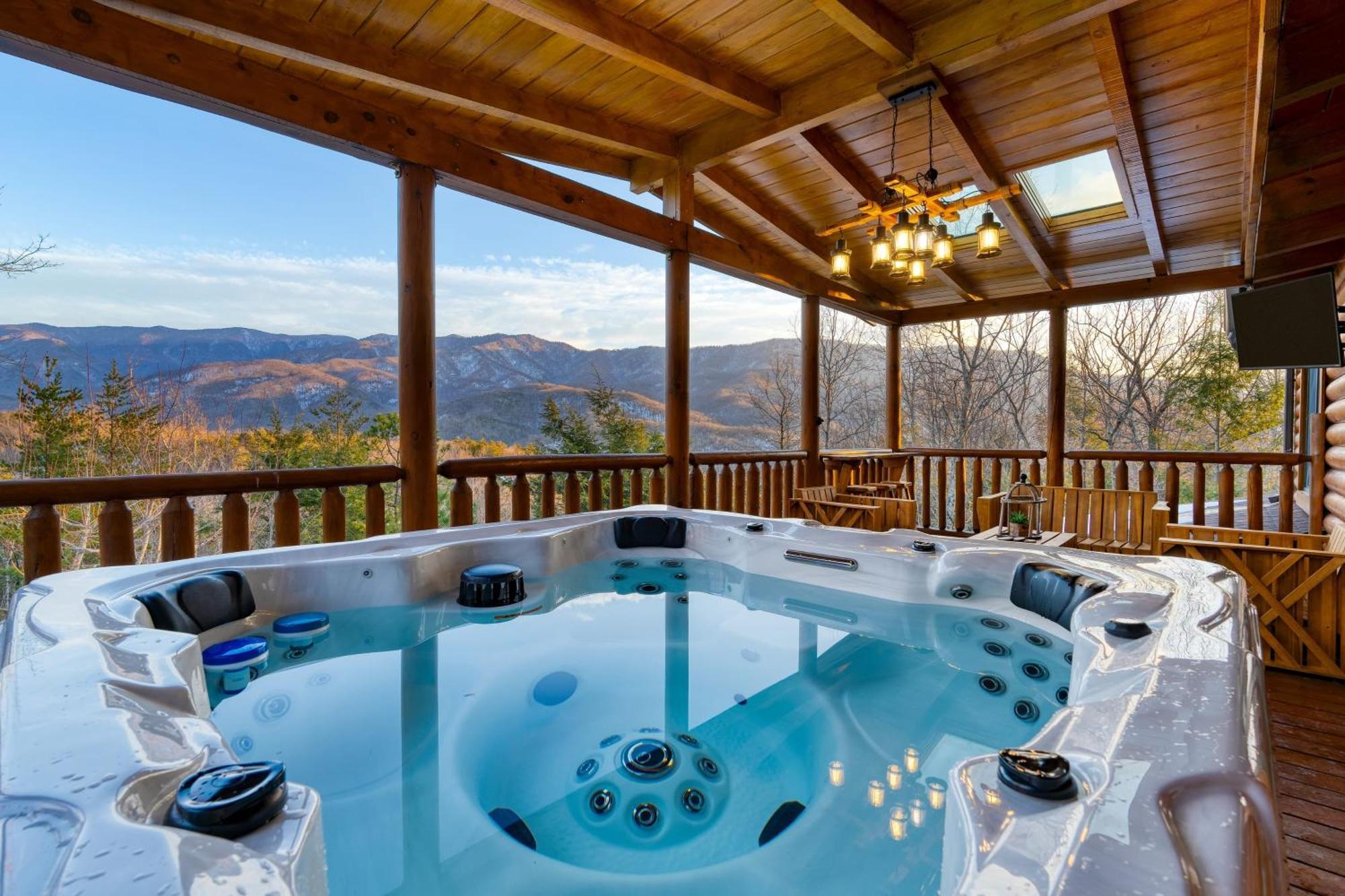 American Dream By Avantstay Deck W Views Theater Game Community Pool Holiday home Gatlinburg