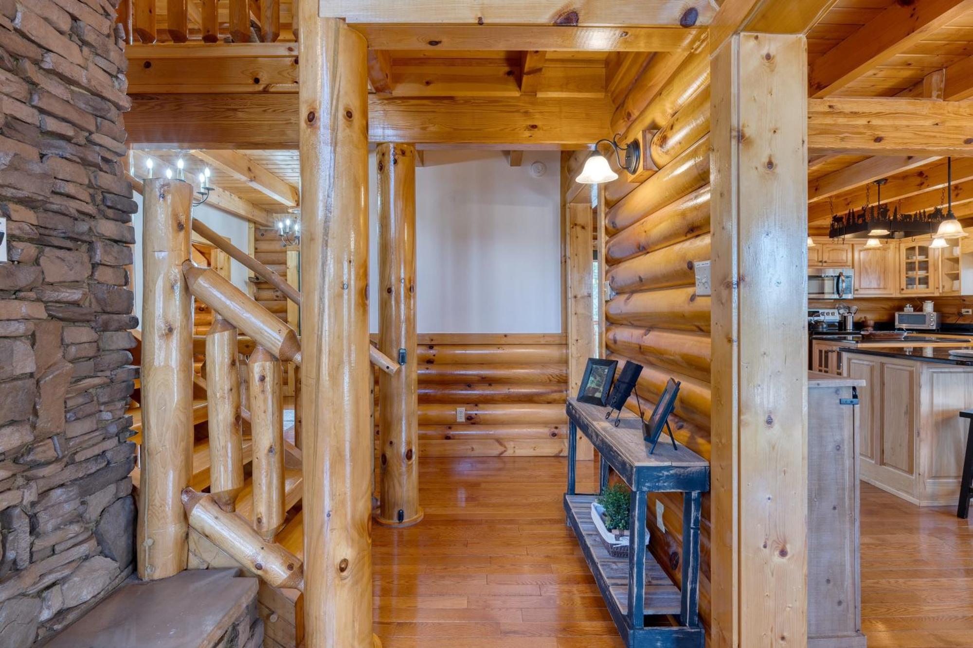 Holiday home American Dream By Avantstay Deck W Views Theater Game Community Pool Gatlinburg