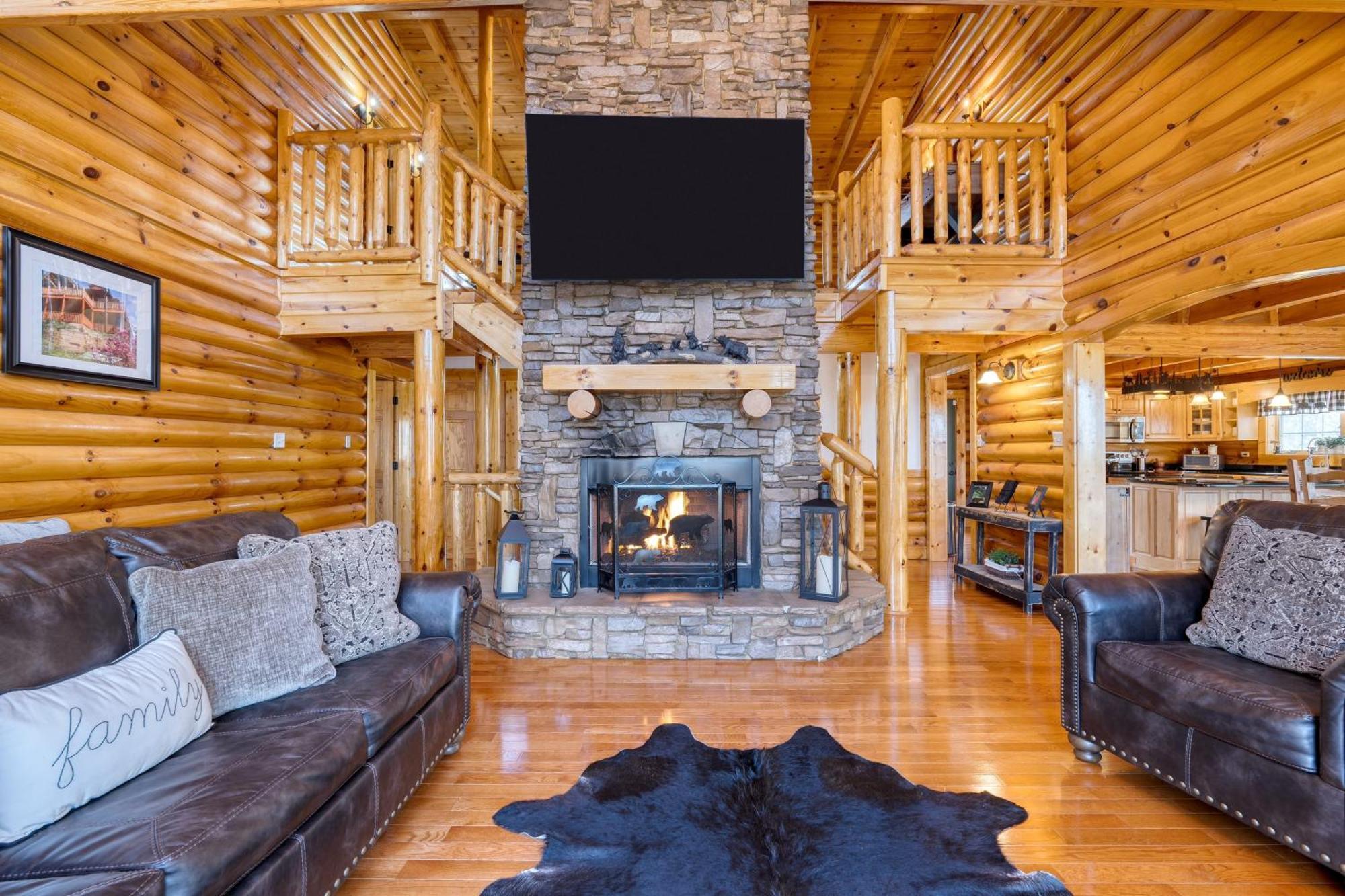 American Dream By Avantstay Deck W Views Theater Game Community Pool Holiday home Gatlinburg