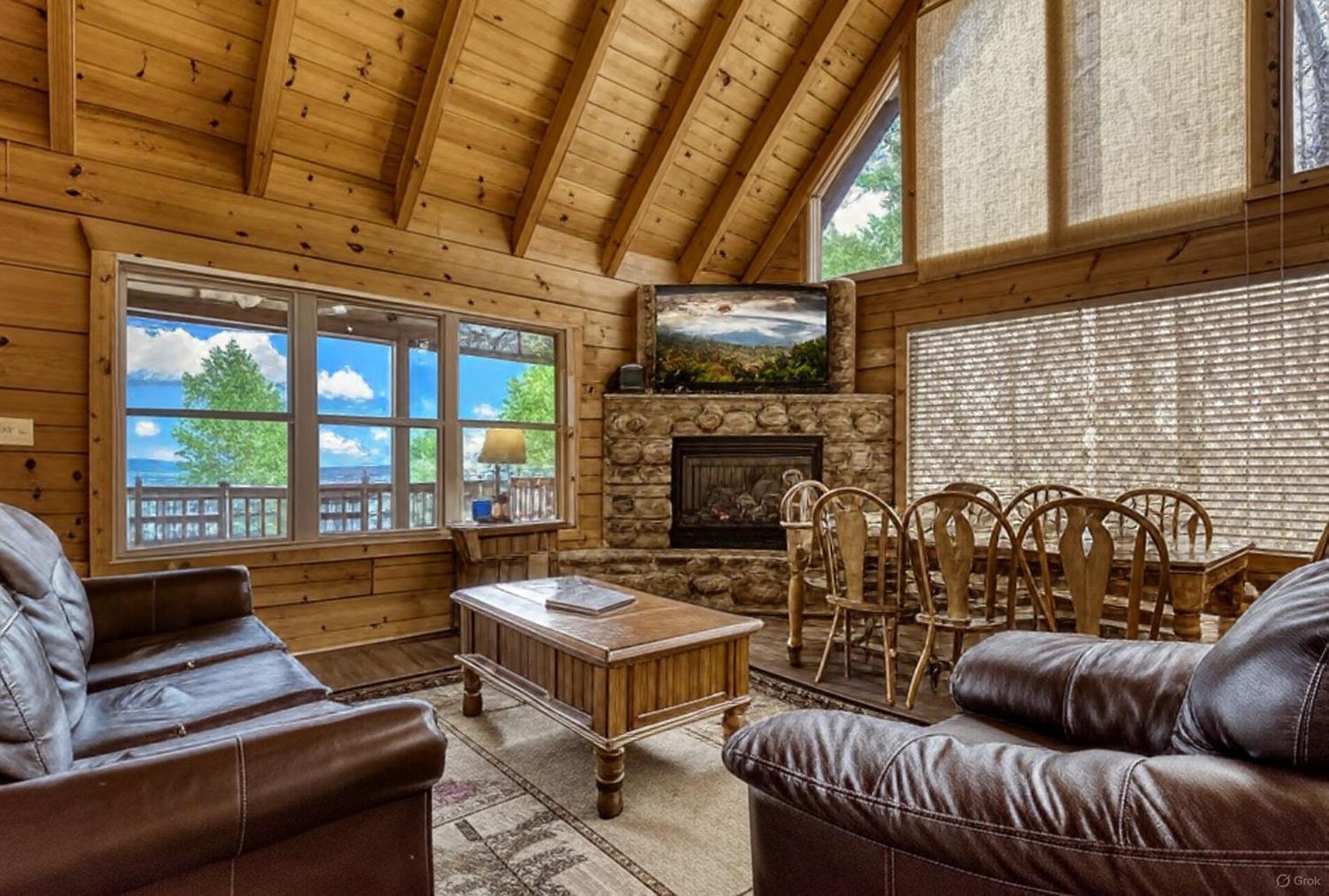 Up & Away, Hot Tub, Game Room, Wifi, 1089 Free Tickets Each Paid Day, Dollywood And * Gatlinburg