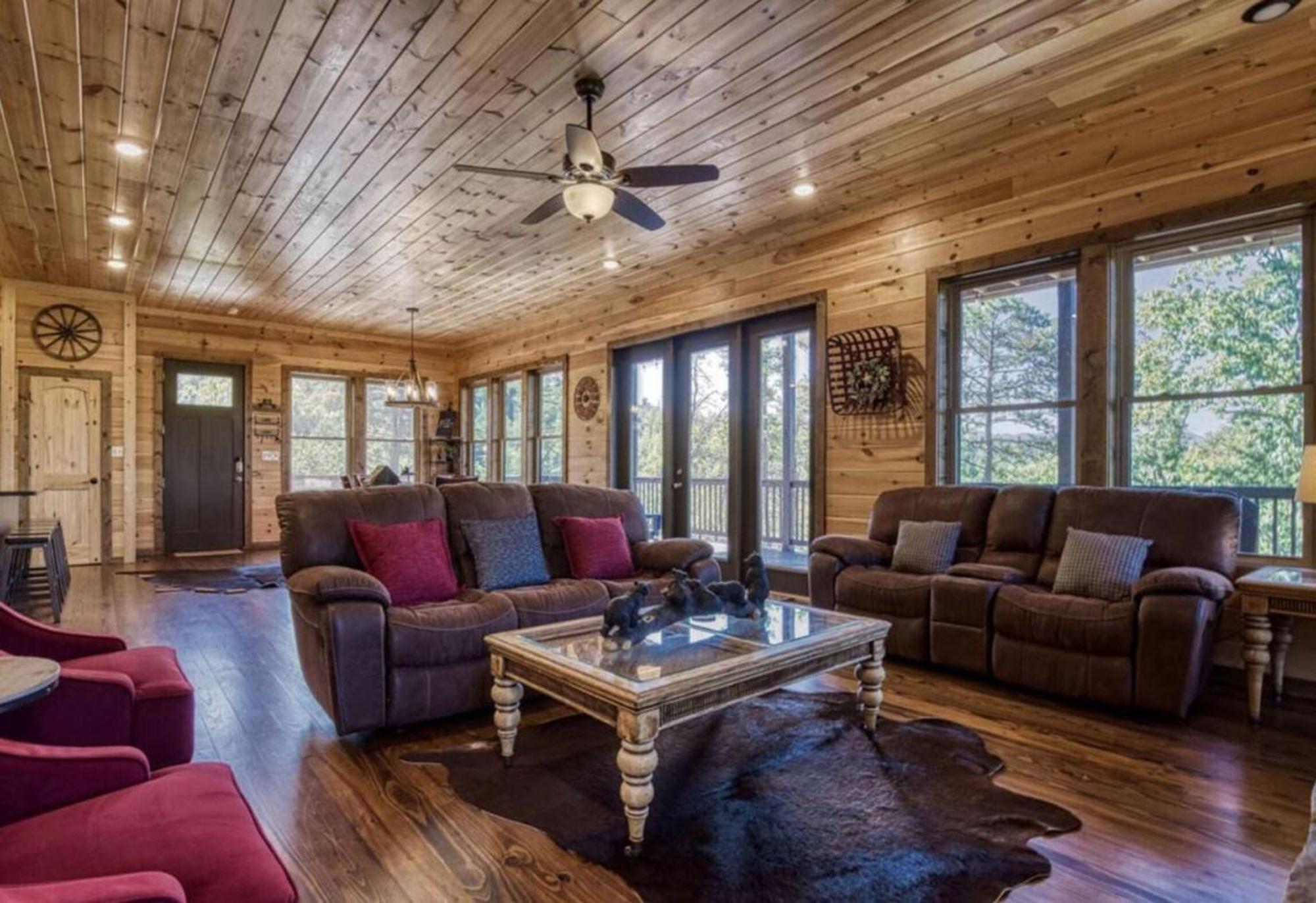 Timber Log Hot Tub,pool Table Games Holiday home