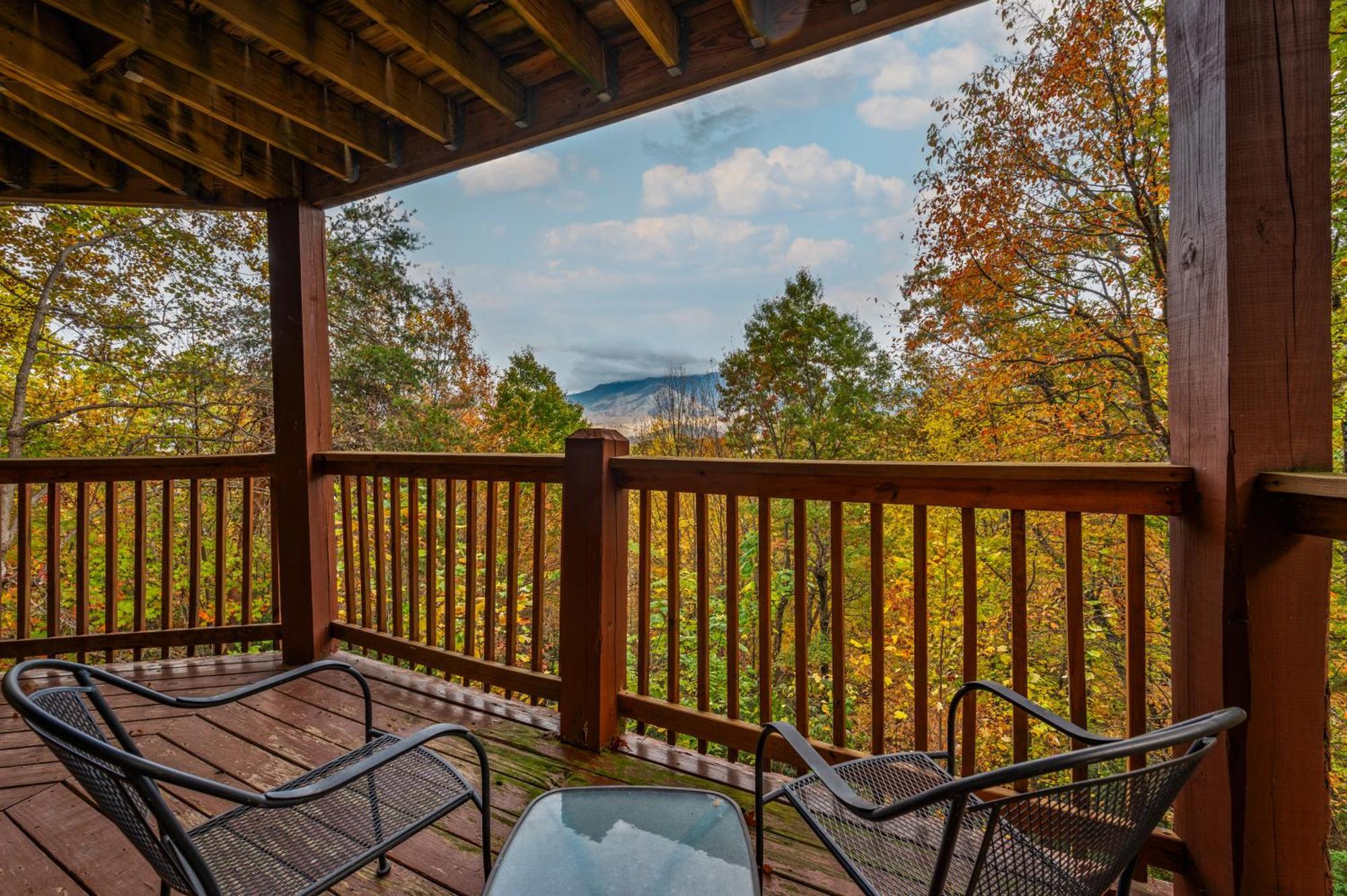 Holiday home Scenic Decks, Hot Tub, Minutes To Trails & Town Gatlinburg