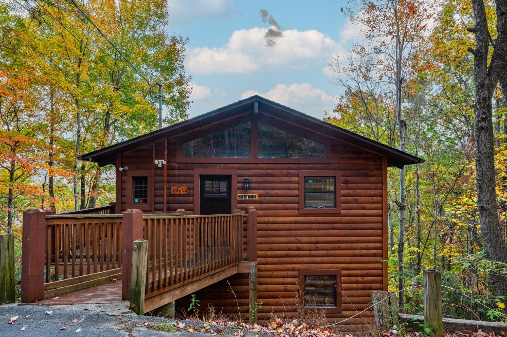 Scenic Decks, Hot Tub, Minutes To Trails & Town *
