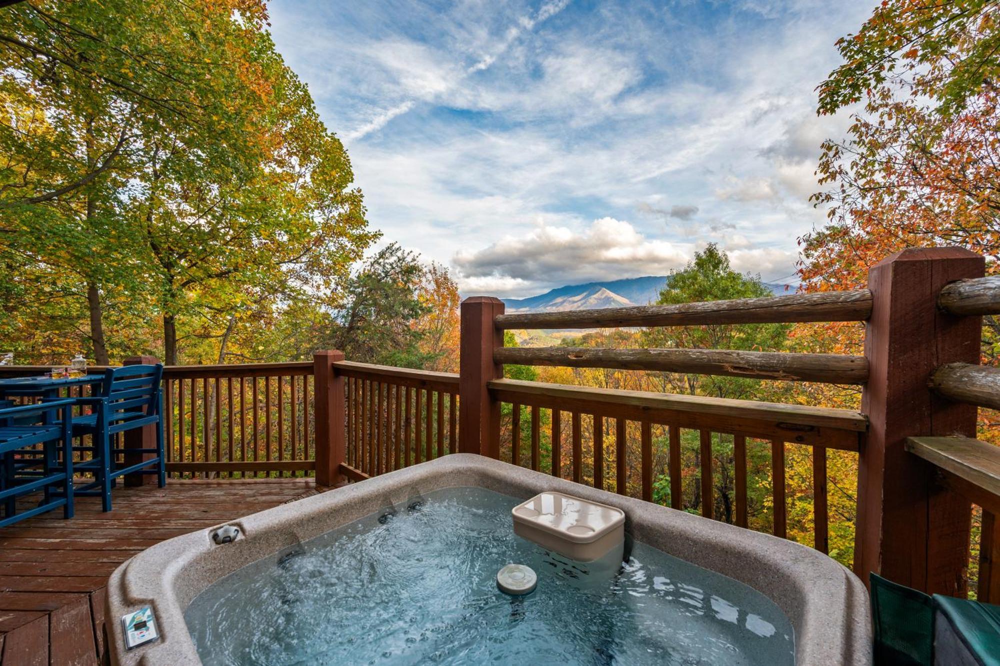 Scenic Decks, Hot Tub, Minutes To Trails & Town