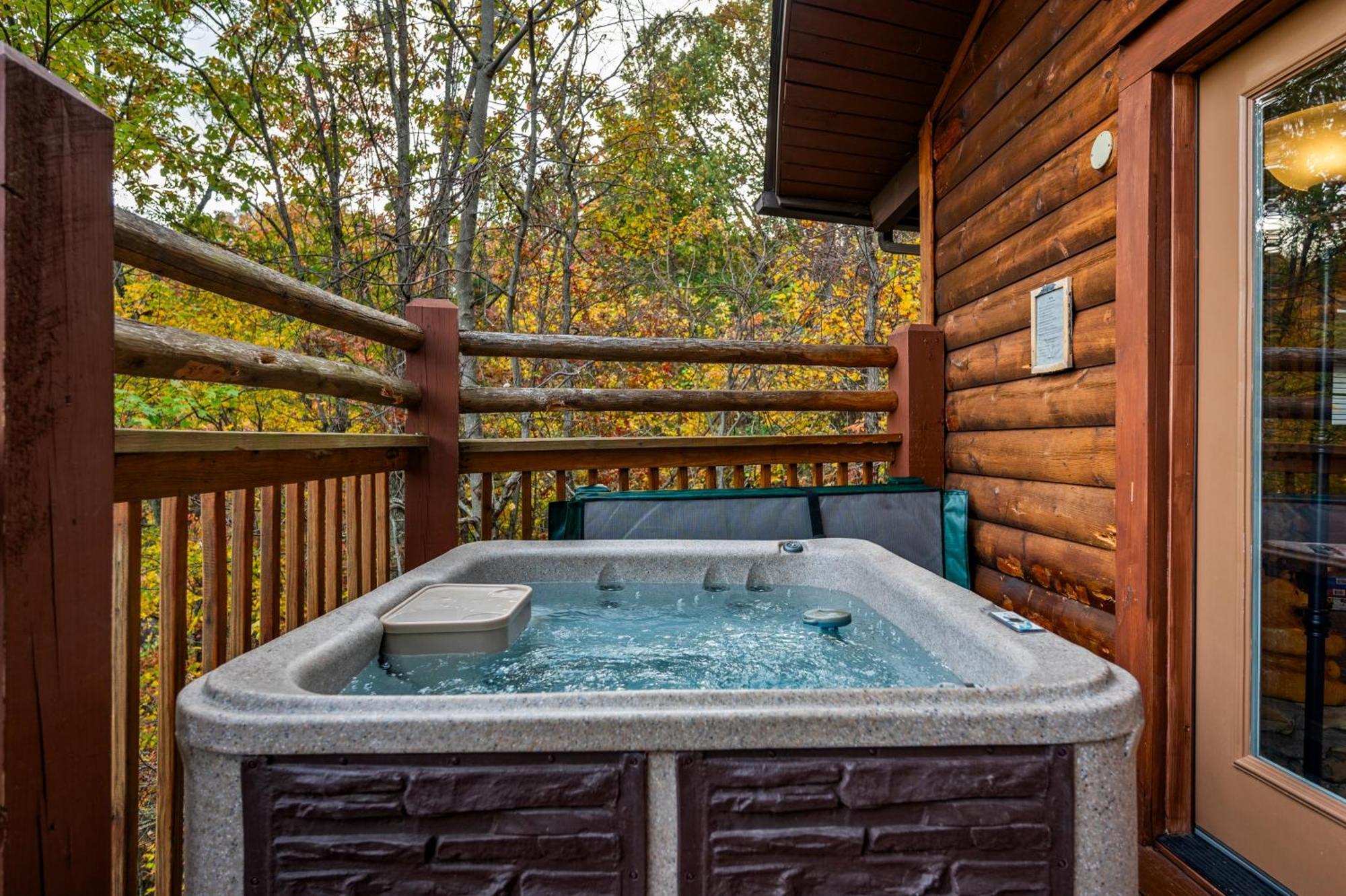 Scenic Decks, Hot Tub, Minutes To Trails & Town * Gatlinburg