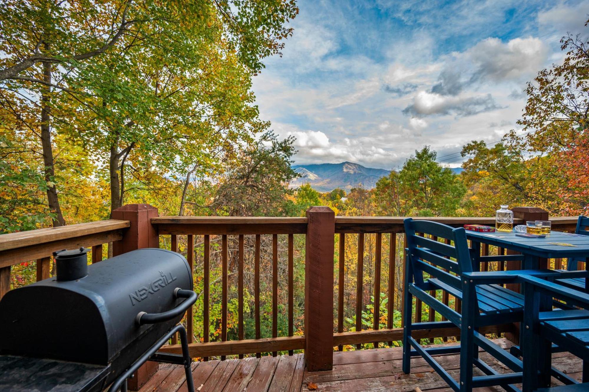 Holiday home Scenic Decks, Hot Tub, Minutes To Trails & Town Gatlinburg