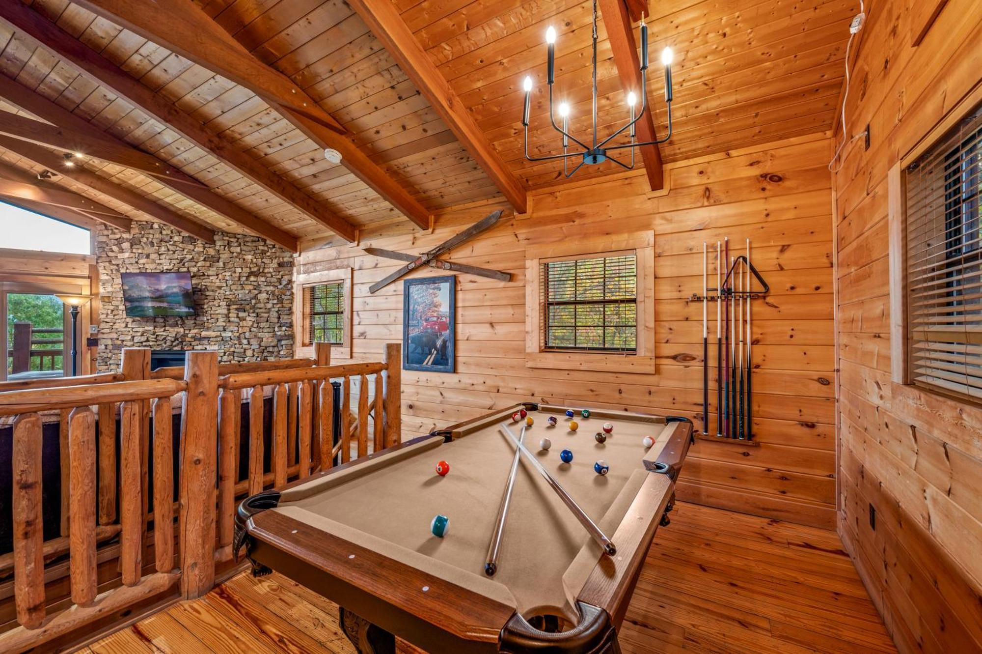 Scenic Decks, Hot Tub, Minutes To Trails & Town *