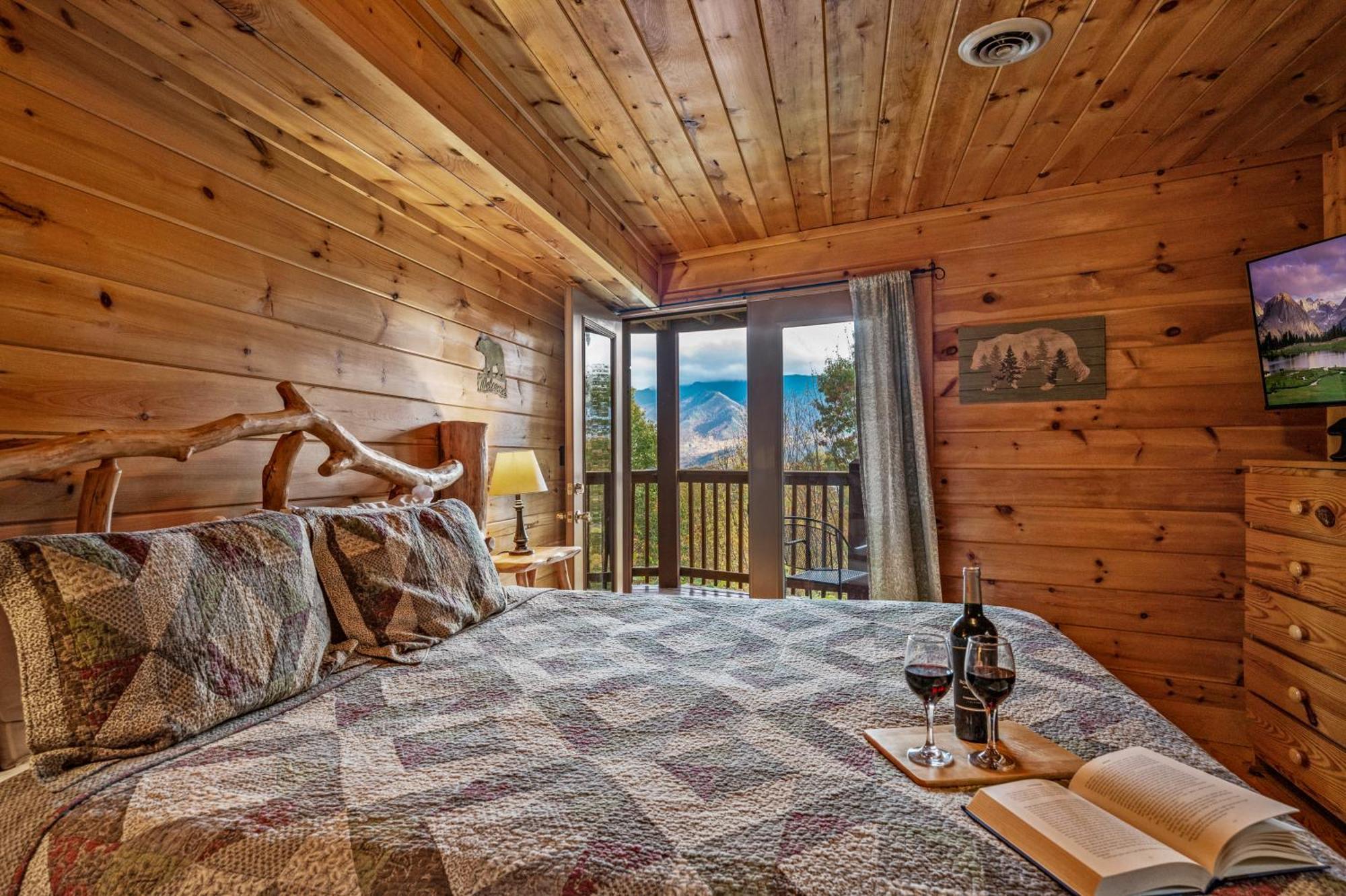 Scenic Decks, Hot Tub, Minutes To Trails & Town * Gatlinburg