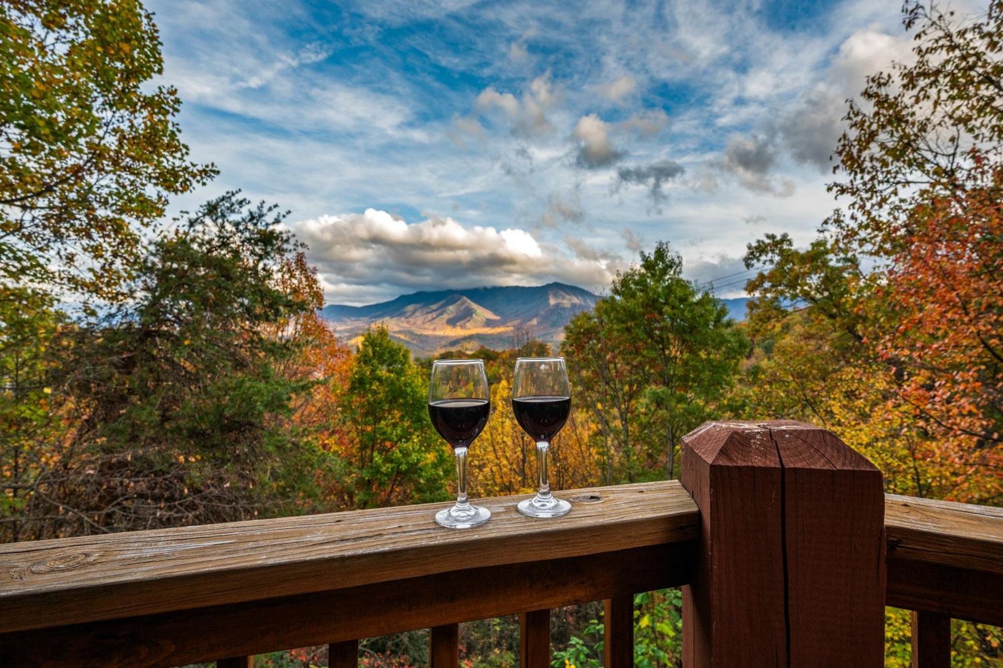 Holiday home Scenic Decks, Hot Tub, Minutes To Trails & Town Gatlinburg