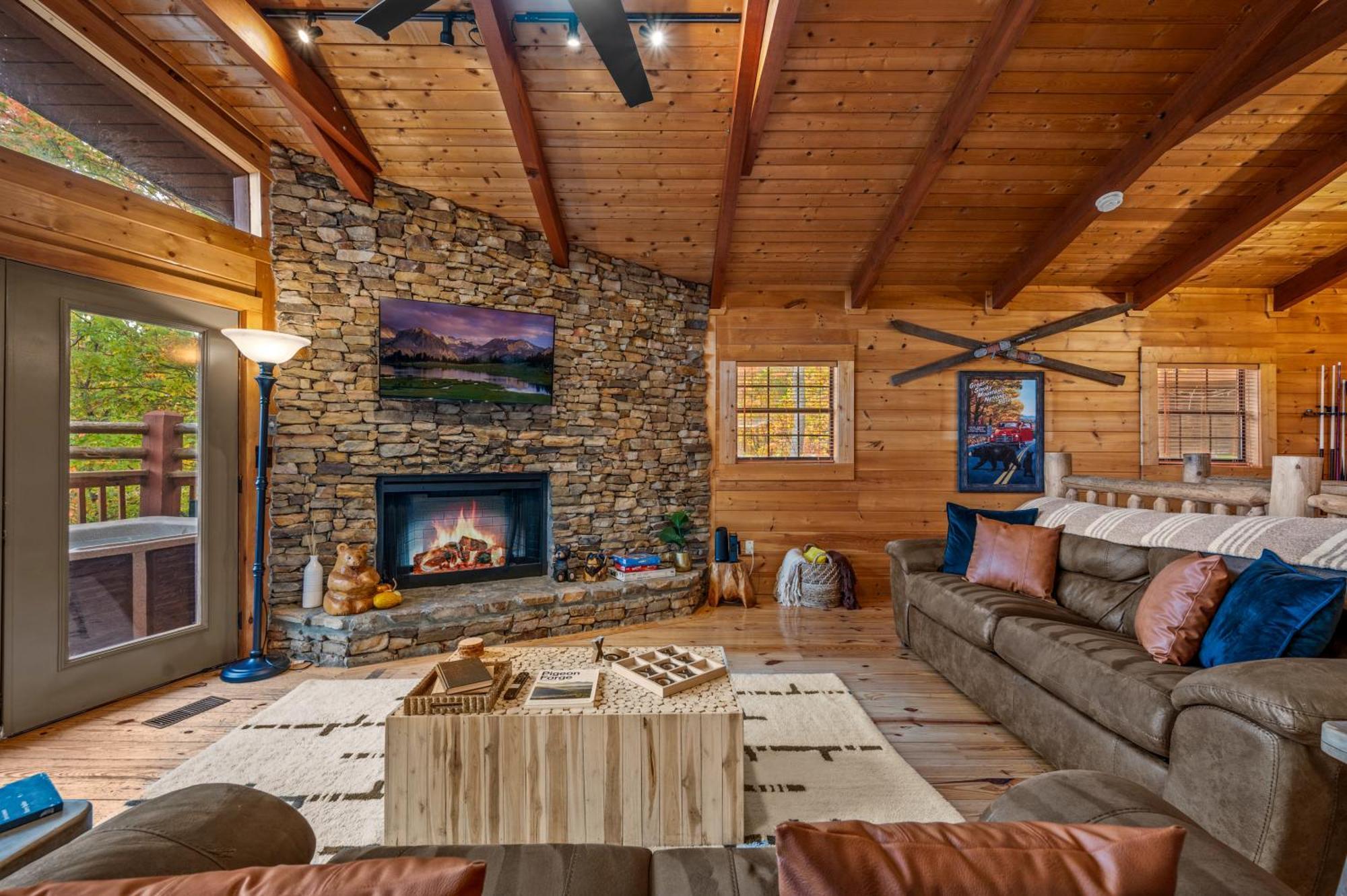 Scenic Decks, Hot Tub, Minutes To Trails & Town *