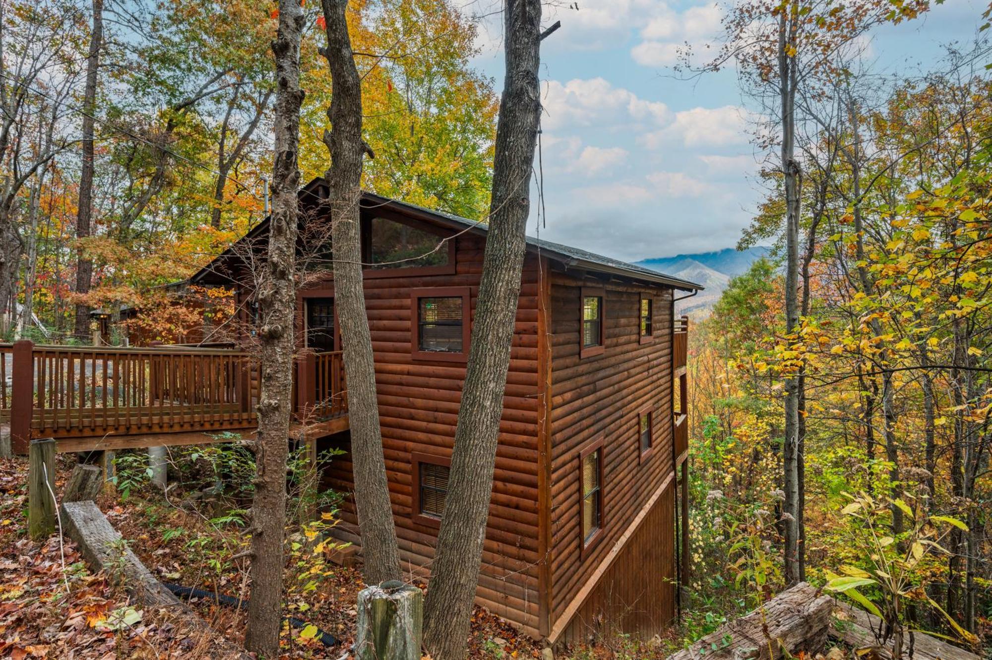 Scenic Decks, Hot Tub, Minutes To Trails & Town Gatlinburg