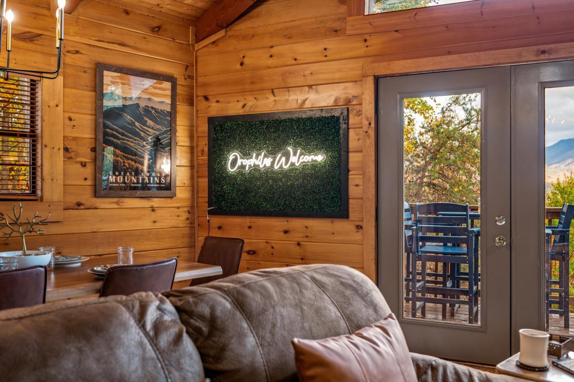 Holiday home Scenic Decks, Hot Tub, Minutes To Trails & Town Gatlinburg