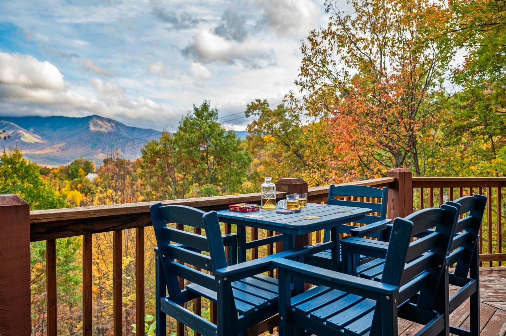 Scenic Decks, Hot Tub, Minutes To Trails & Town * Gatlinburg