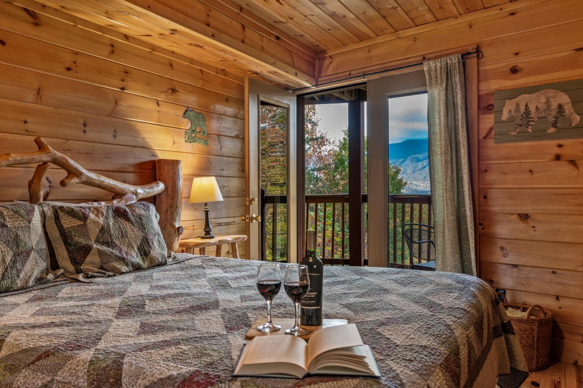 Holiday home Scenic Decks, Hot Tub, Minutes To Trails & Town Gatlinburg