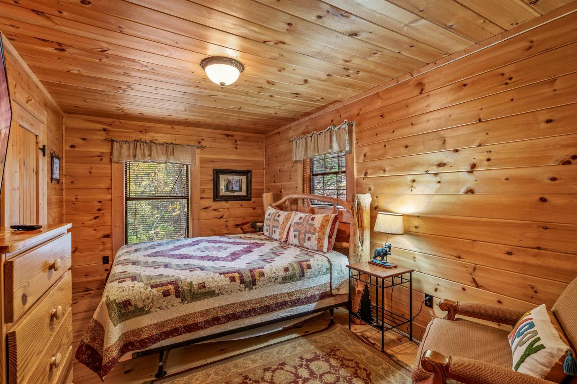 Scenic Decks, Hot Tub, Minutes To Trails & Town * Gatlinburg