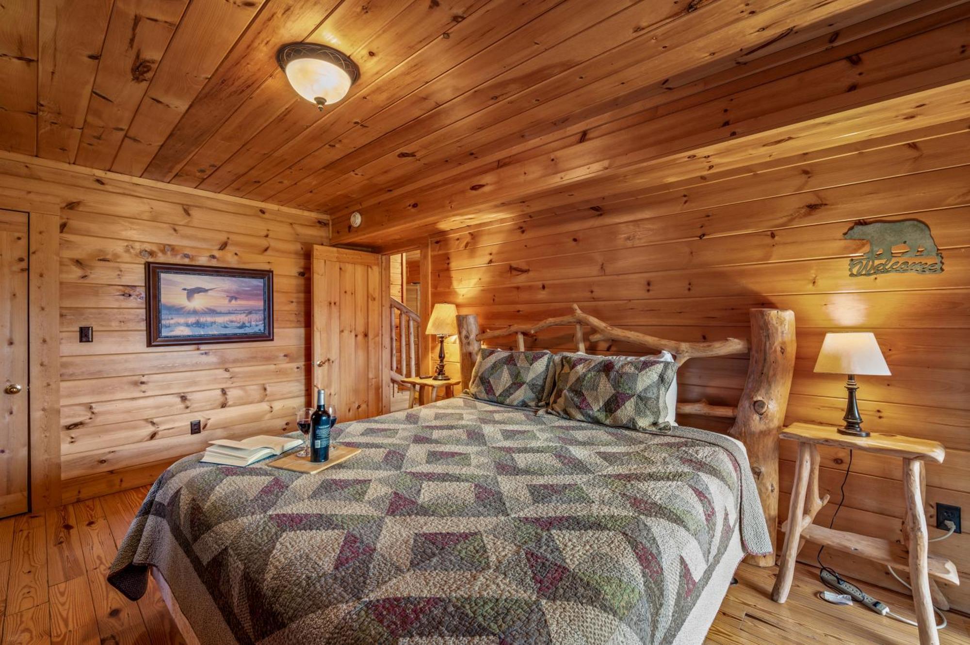 Holiday home Scenic Decks, Hot Tub, Minutes To Trails & Town