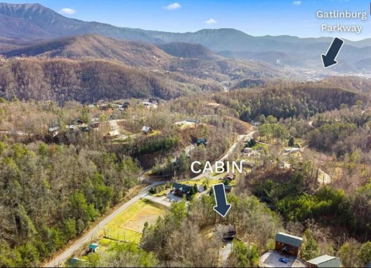 Secluded Escape | Views, Hot Tub, Outdoor Lounge! Gatlinburg