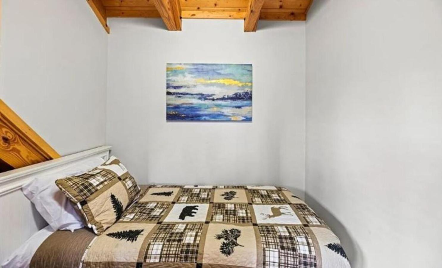 Secluded Escape | Views, Hot Tub, Outdoor Lounge! Holiday home *