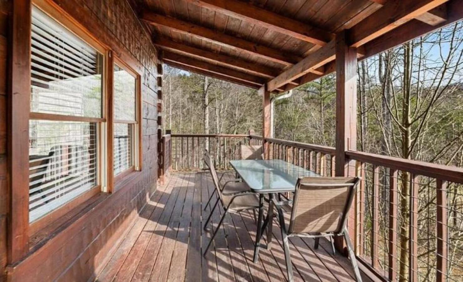Holiday home Secluded Escape | Views, Hot Tub, Outdoor Lounge! Gatlinburg
