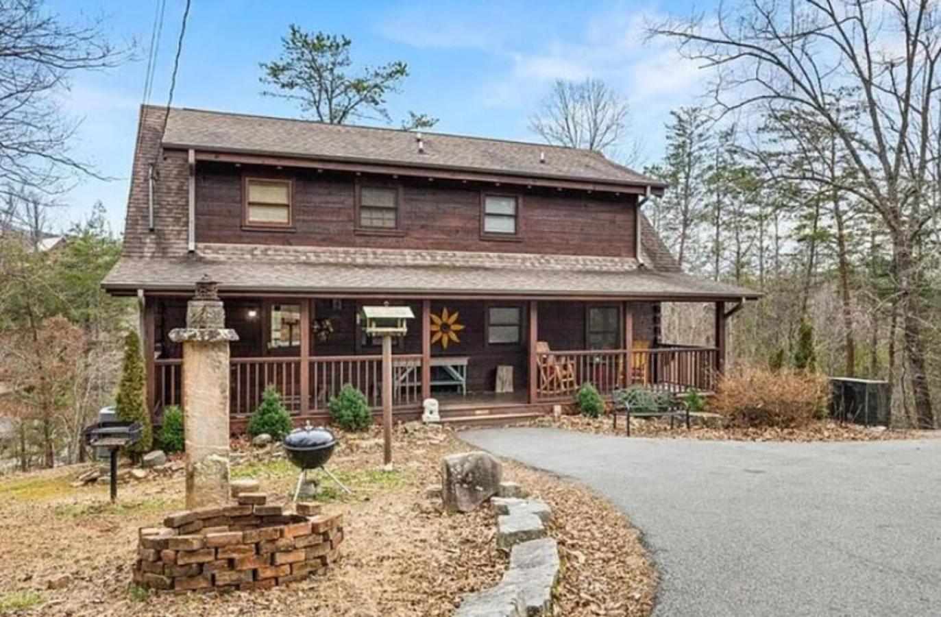 Secluded Escape | Views, Hot Tub, Outdoor Lounge! Gatlinburg