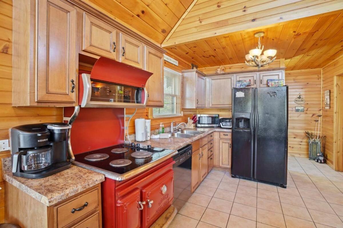 Holiday home Stunning Mountain W Hot Tub Gatlinburg