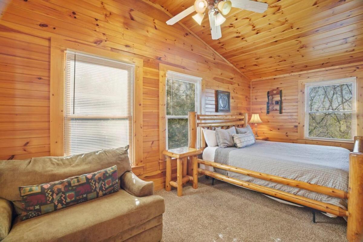 Stunning Mountain W Hot Tub Holiday home Gatlinburg