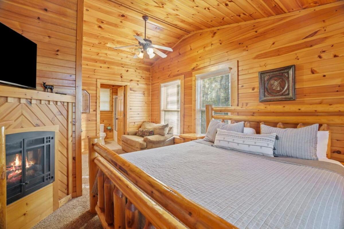Holiday home Stunning Mountain W Hot Tub Gatlinburg