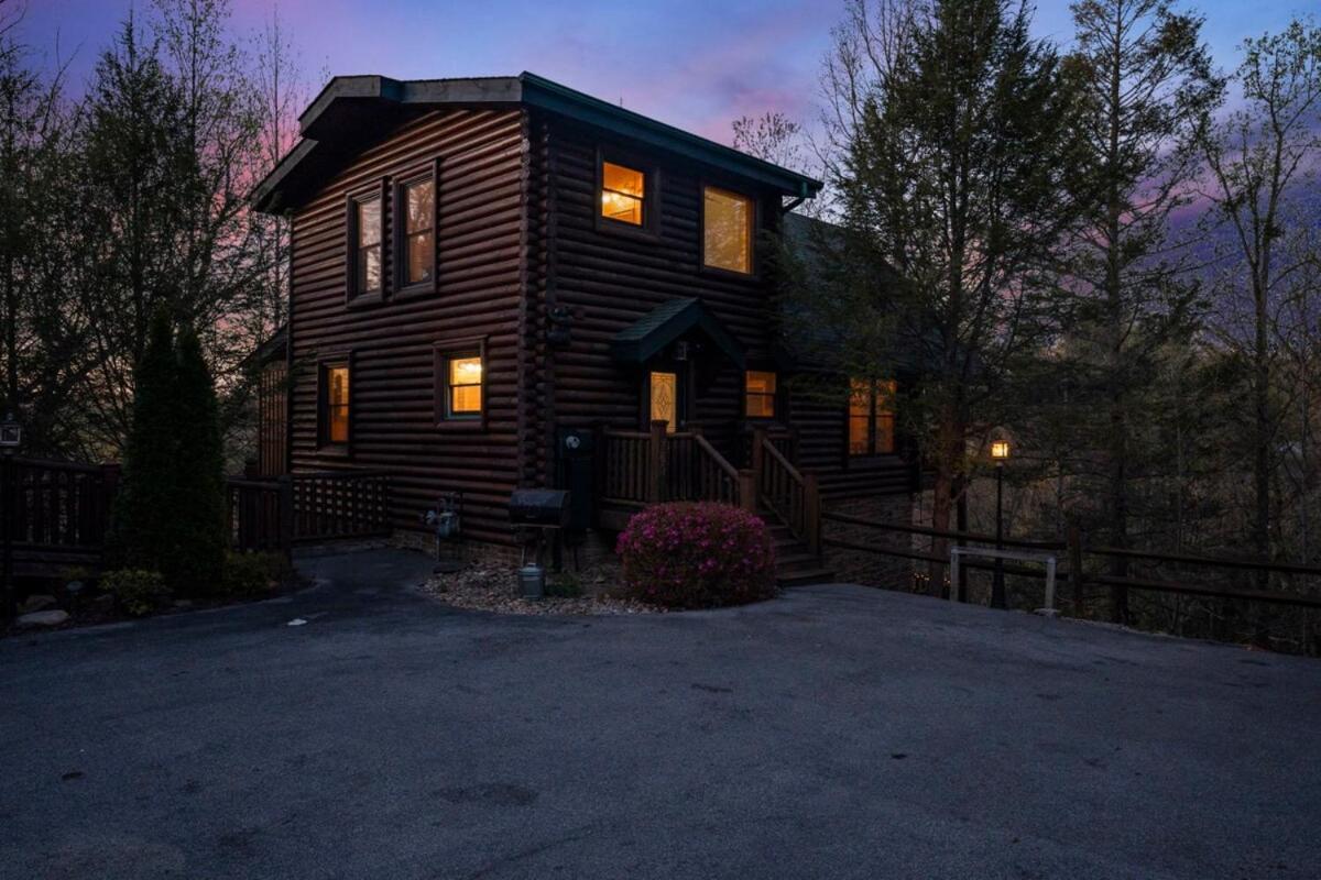 Holiday home Stunning Mountain W Hot Tub *