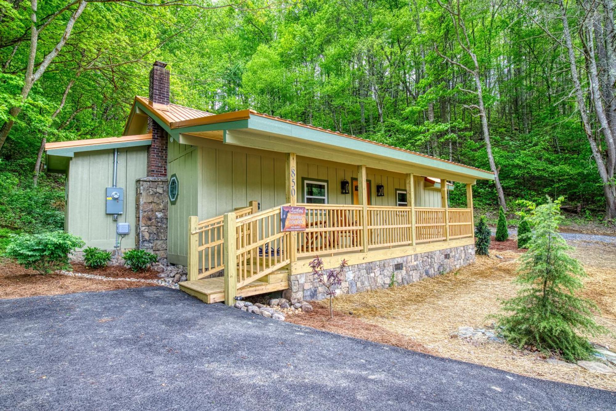 Copper Fox Den * Gatlinburg