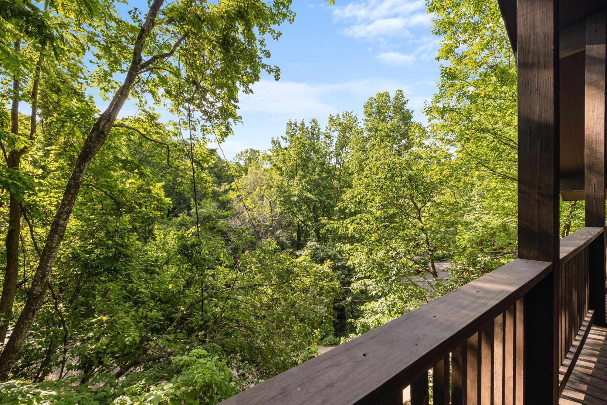 Hillside Hideaway *