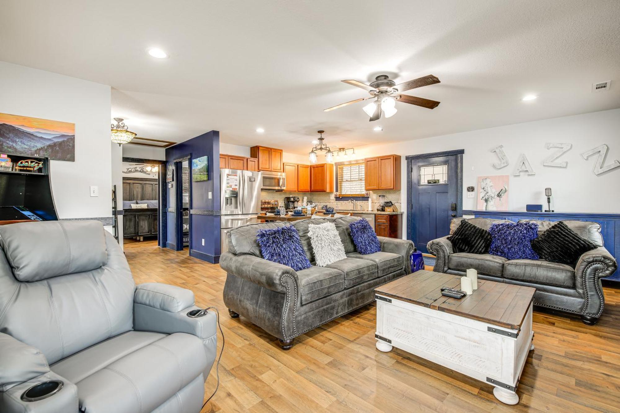 1 Mi To Strip Cozy With Hot Tub! Gatlinburg