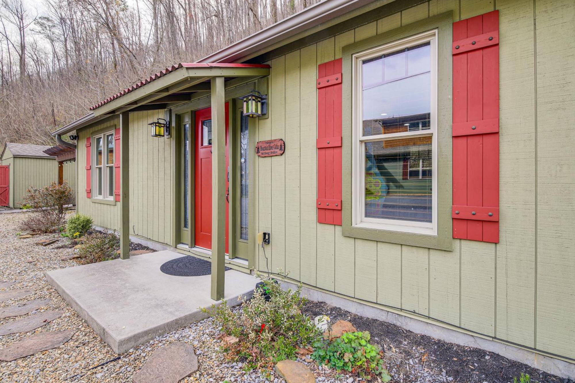 1 Mi To Strip Cozy With Hot Tub! Holiday home *