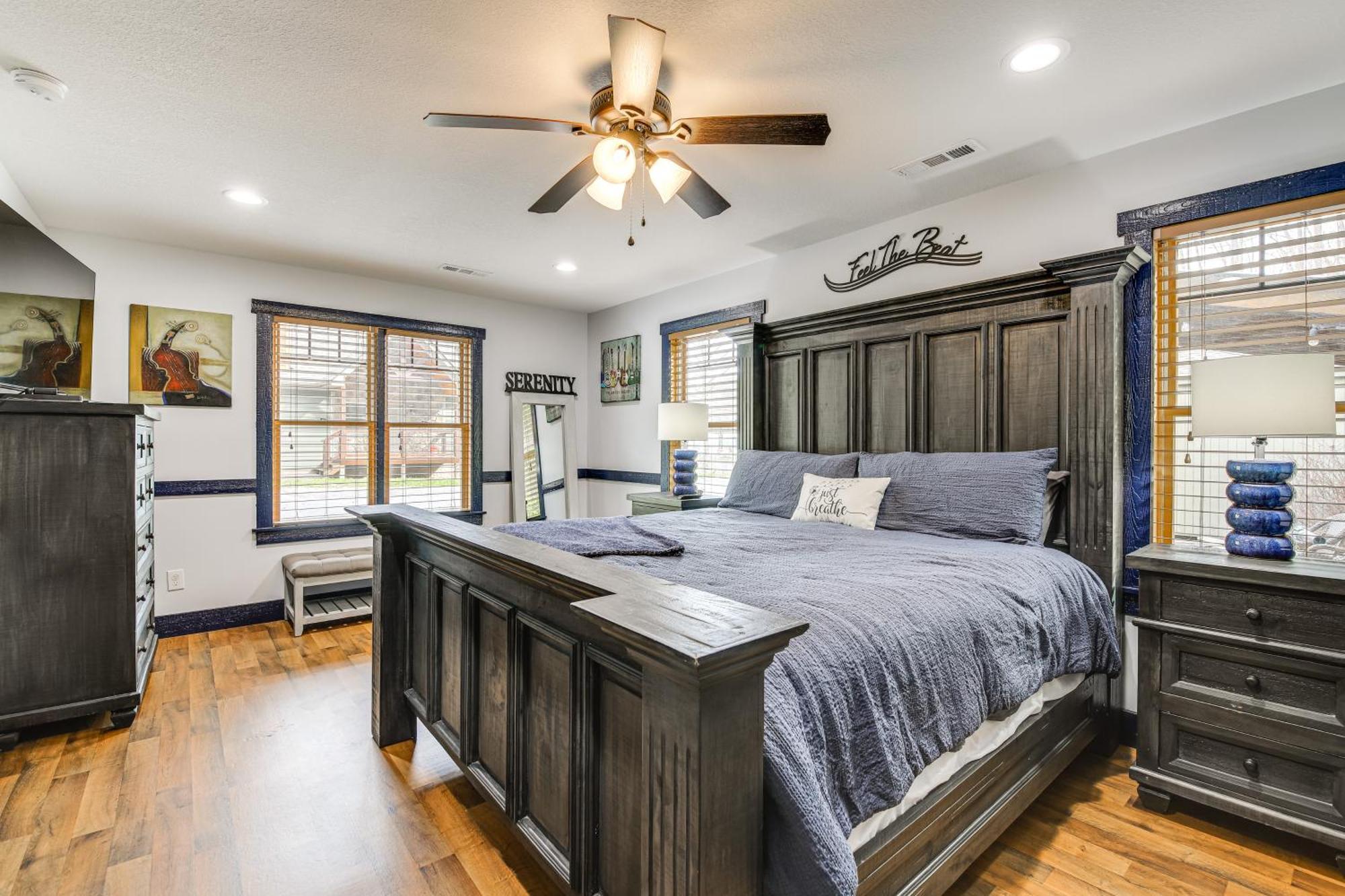 Holiday home 1 Mi To Strip Cozy With Hot Tub! *