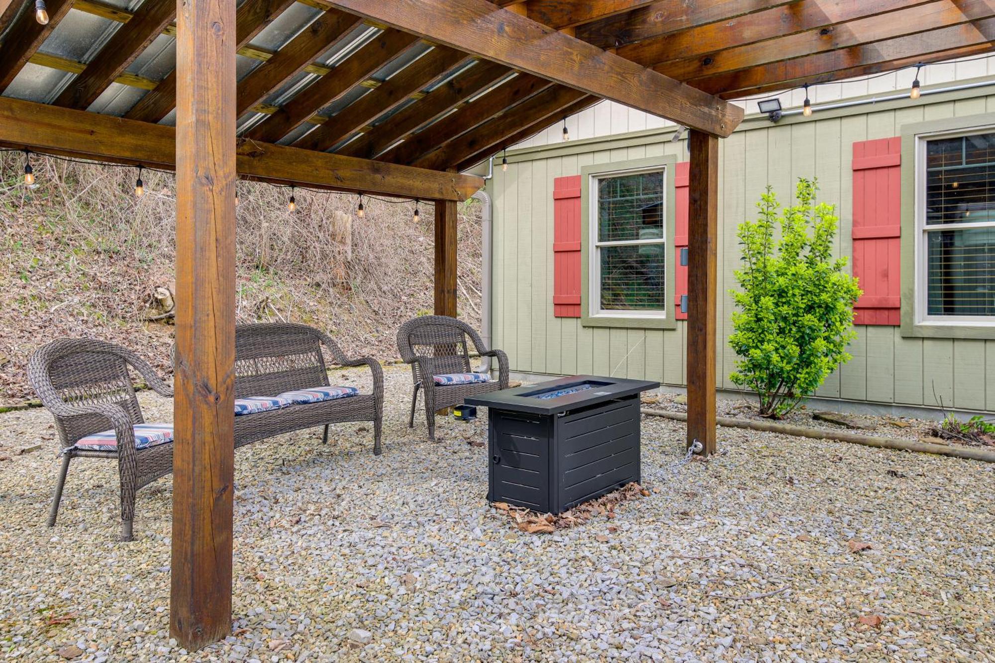 1 Mi To Strip Cozy With Hot Tub! Gatlinburg