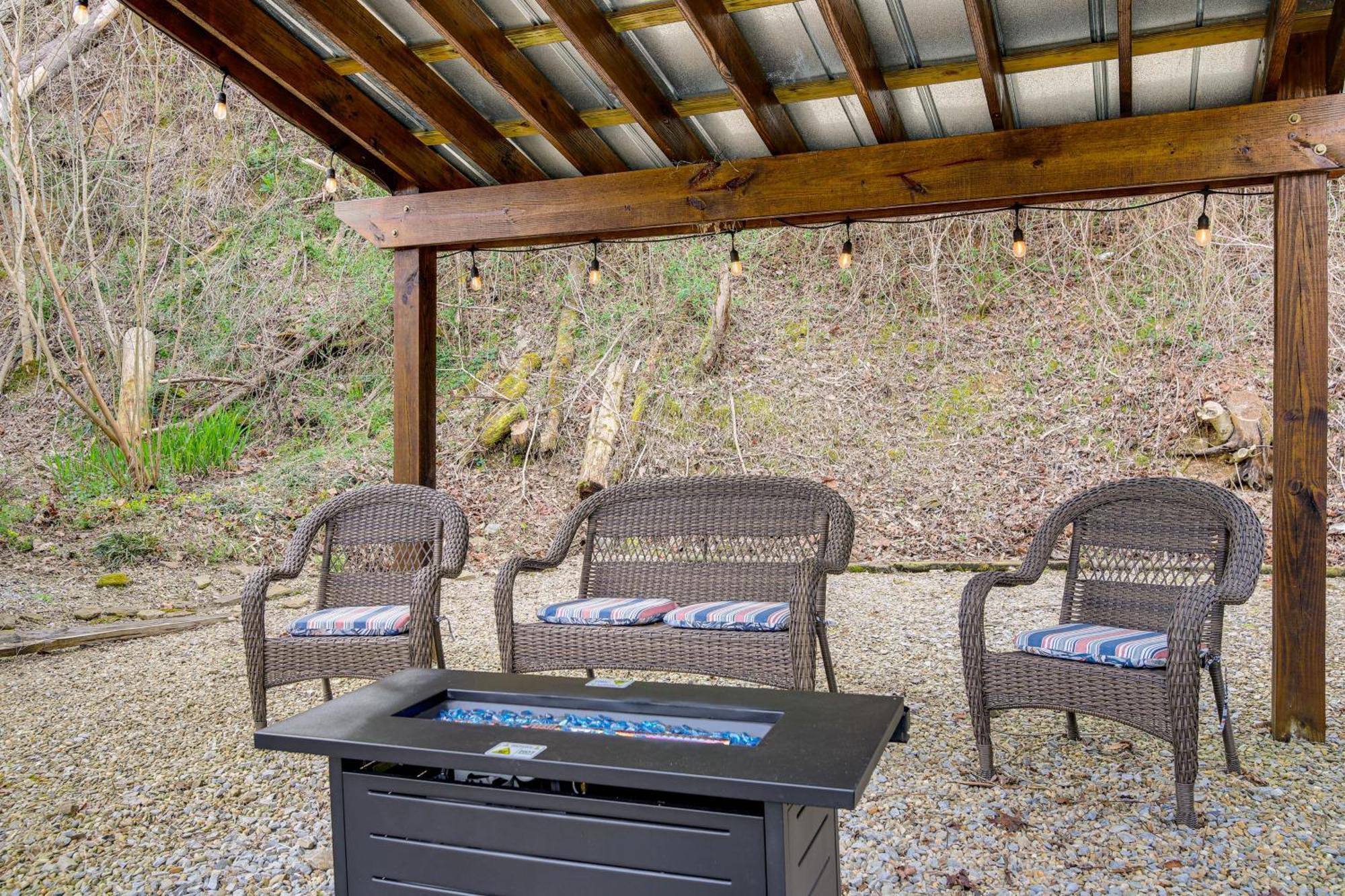 Holiday home 1 Mi To Strip Cozy With Hot Tub! *