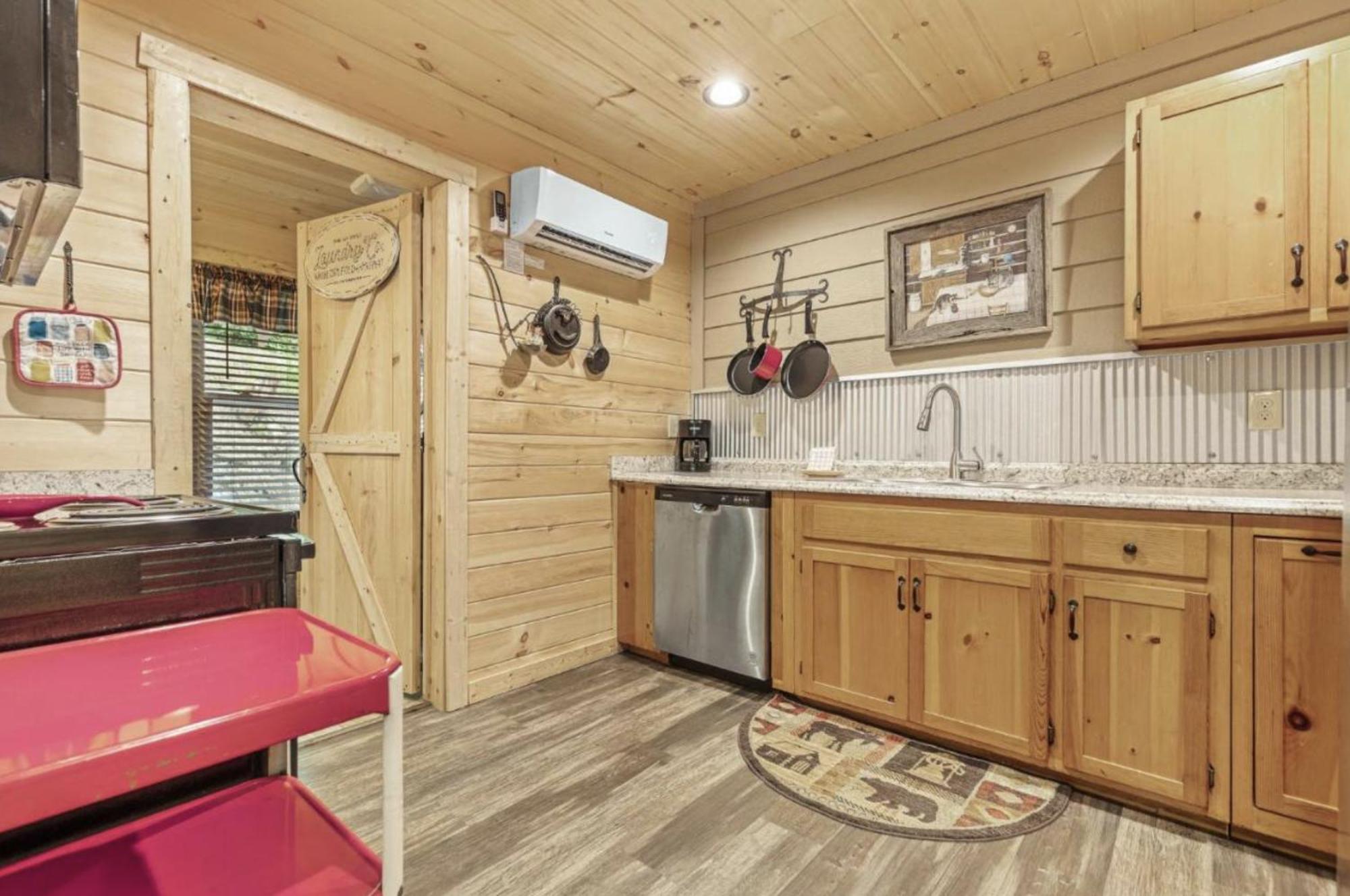 Falling Brook - Cozy Creekside With Hot Tub, Game Loft & Dog-friendly Comfort Holiday home *