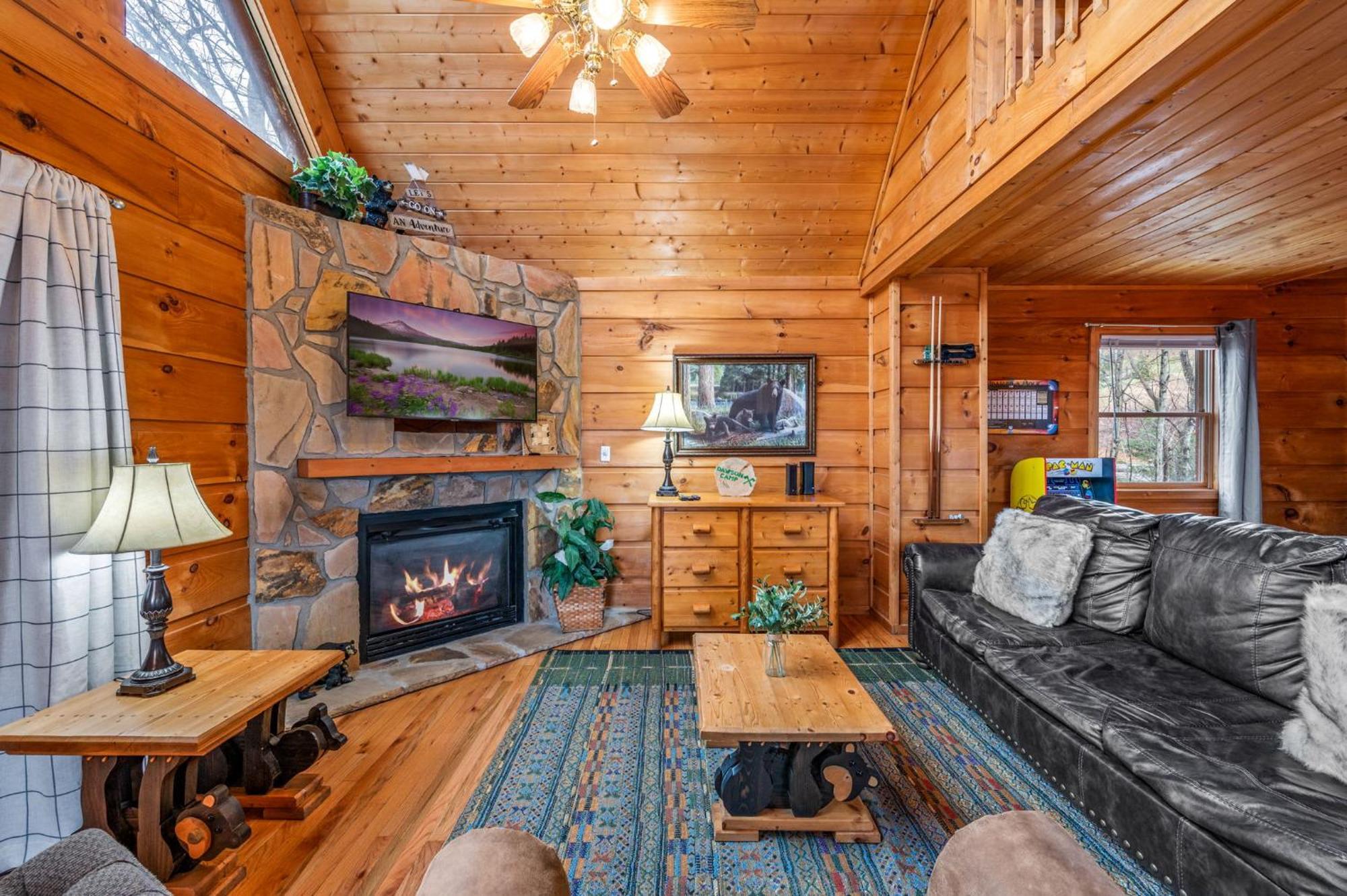 Cozy With Hot Tub Gatlinburg
