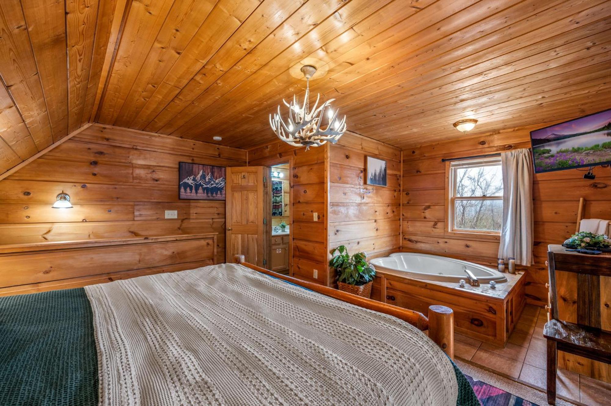 Cozy With Hot Tub Gatlinburg