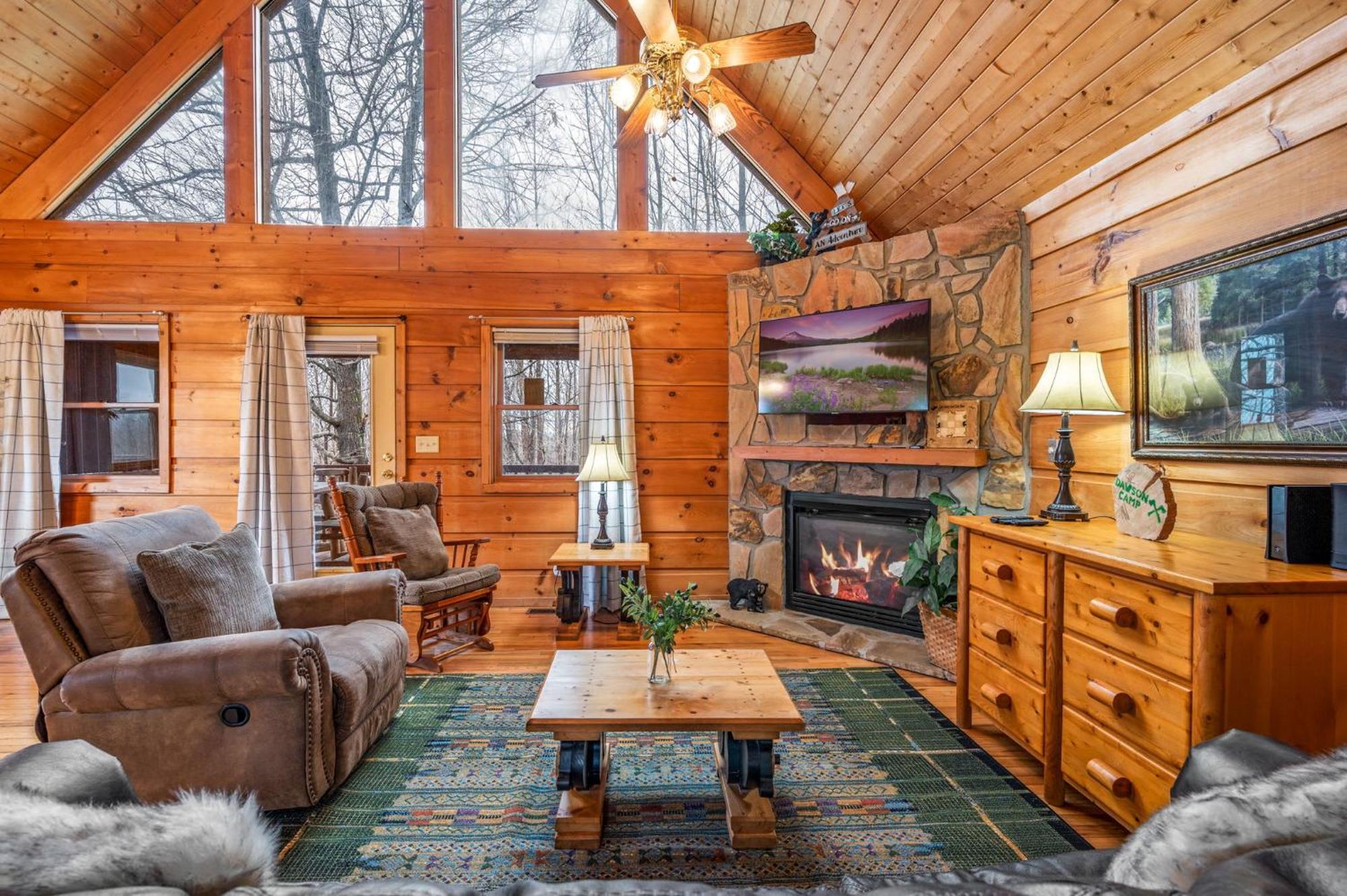 Cozy With Hot Tub * Gatlinburg